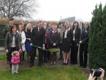 Anna Soubry MP, Defence Minister, Andrew Robathan, staff and parents at Al